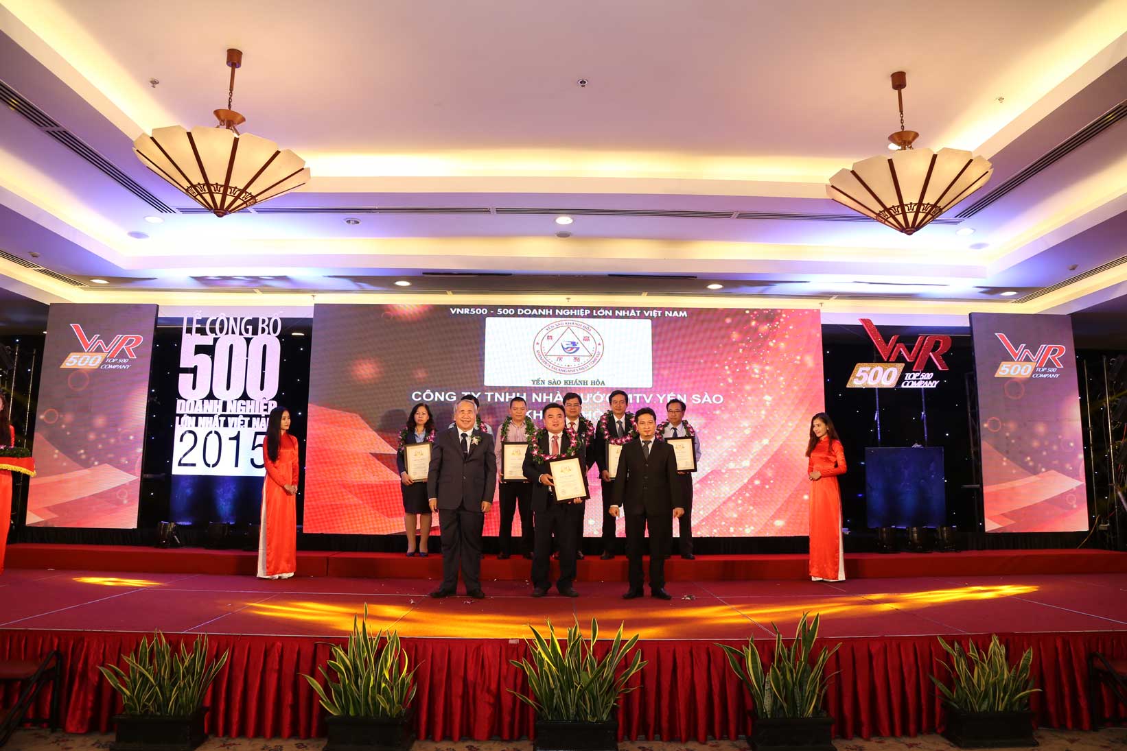 Công ty Yến sào Khánh Hòa vinh dự lần thứ 4 được xếp hạng trong Top 500 doanh nghiệp lớn nhất Việt Nam 2015