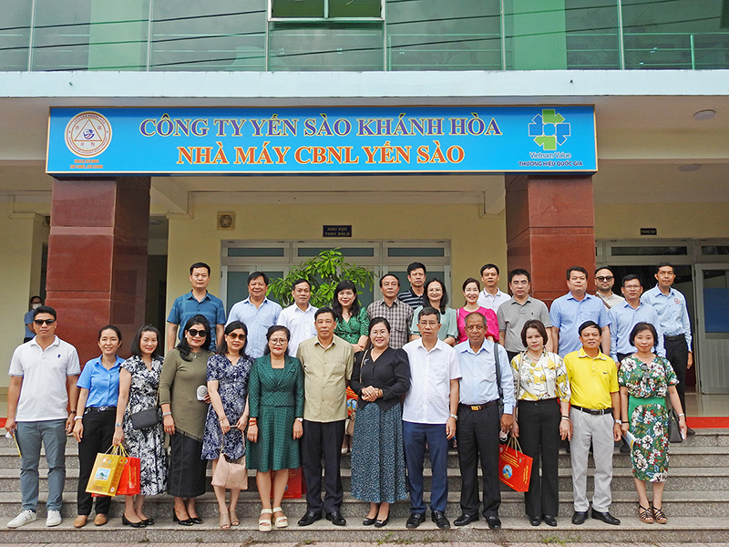 Đoàn cán bộ Học viện An ninh Quốc phòng thăm và làm việc tại Nhà máy CBNL Yến sào – Công ty Yến sào Khánh Hòa